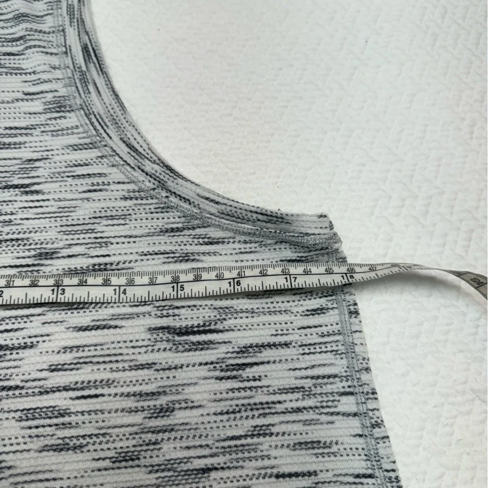 Lululemon Grey/White Workout Tank Top Size M/L - Picture 8 of 8